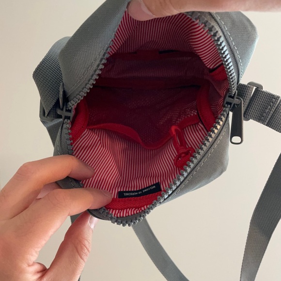 Herschel Heritage Crossbody Bag - Picture 6 of 7